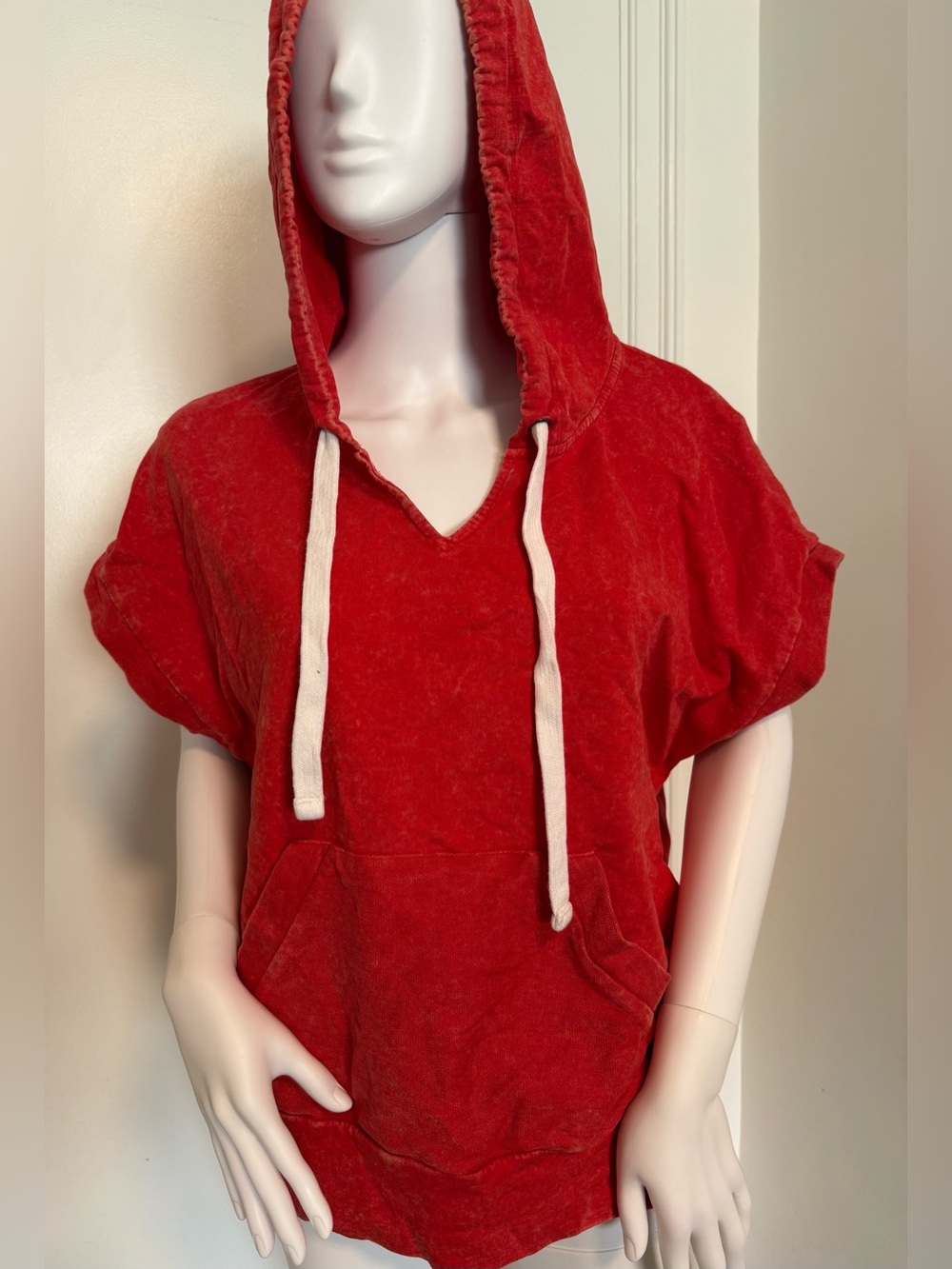 EVEREVE Tricia Red Short Sleeve Hoodie Size M